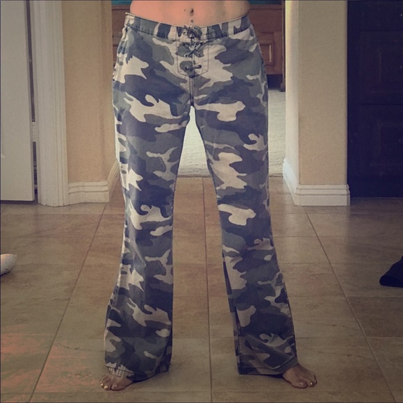 Tommy Jeans Camouflage Pants XS - Picture 3 of 6